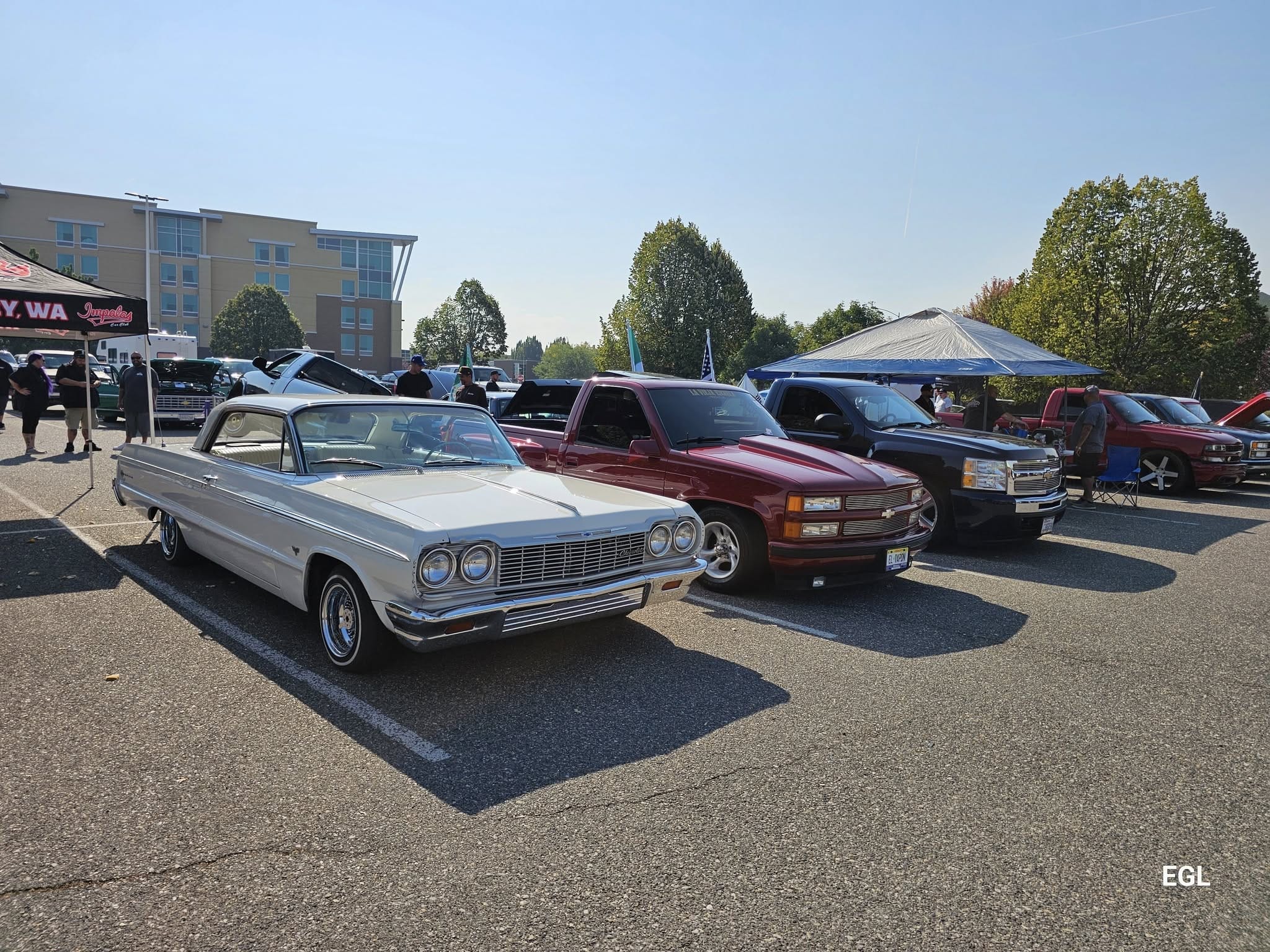 Classic cars displayed at an outdoor car show.
